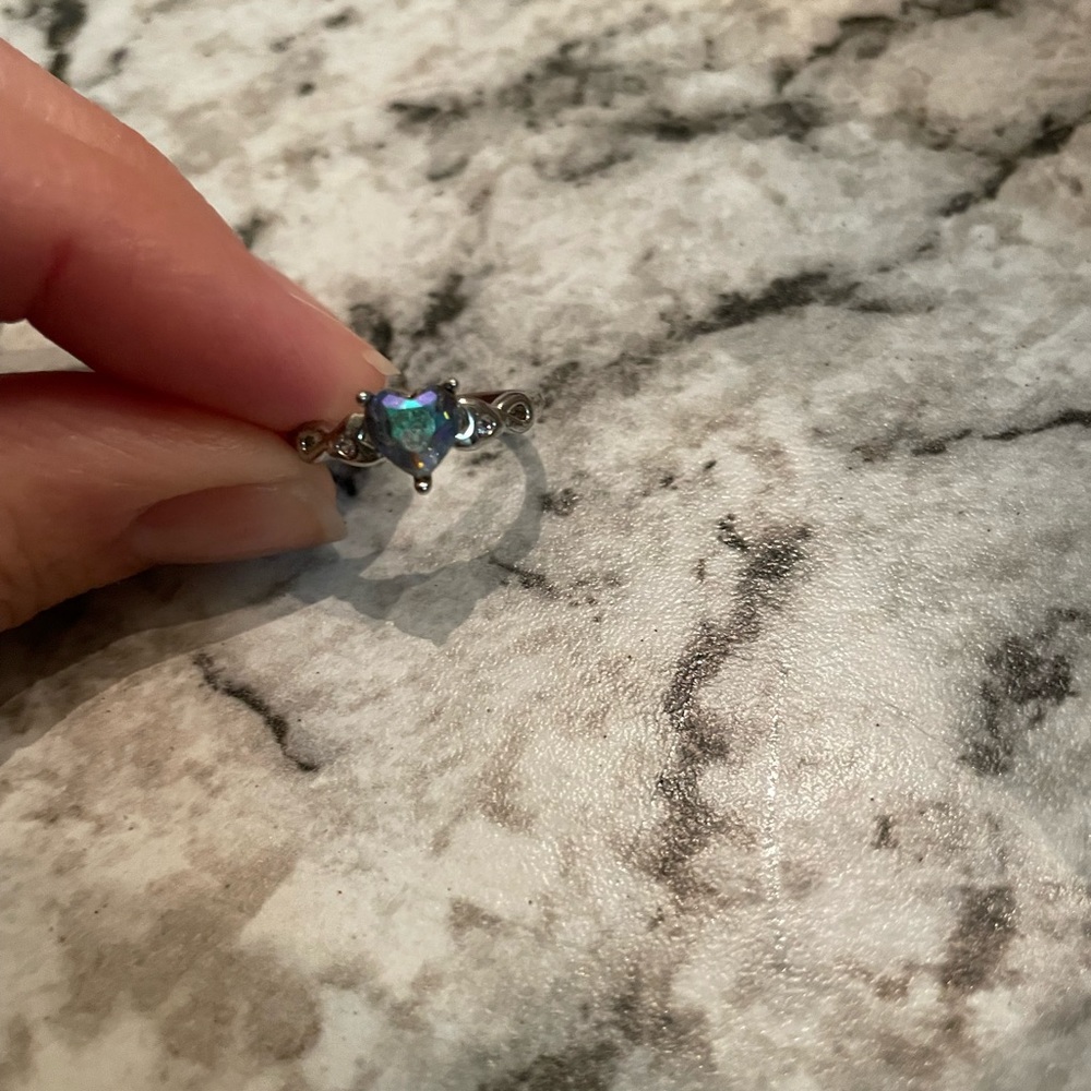 Fragrant Jewels ring heart opalescent size 5